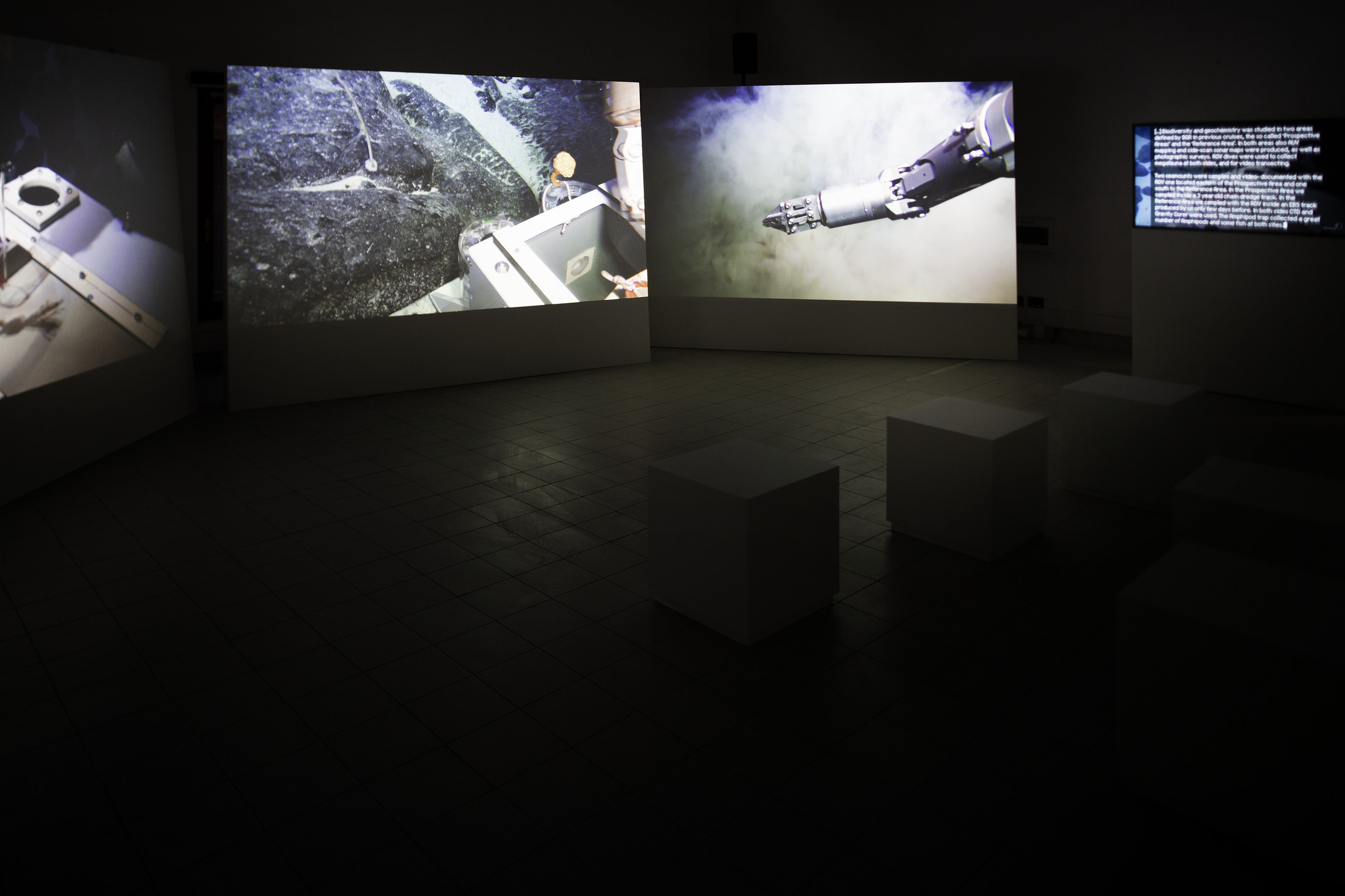 OCEANS. Dialogues between ocean floor and water column